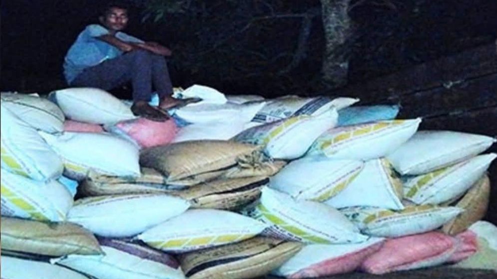 তারাকান্দায় পাচারের সময় ৭৮০ বস্তা সরকারি চাল জব্দ