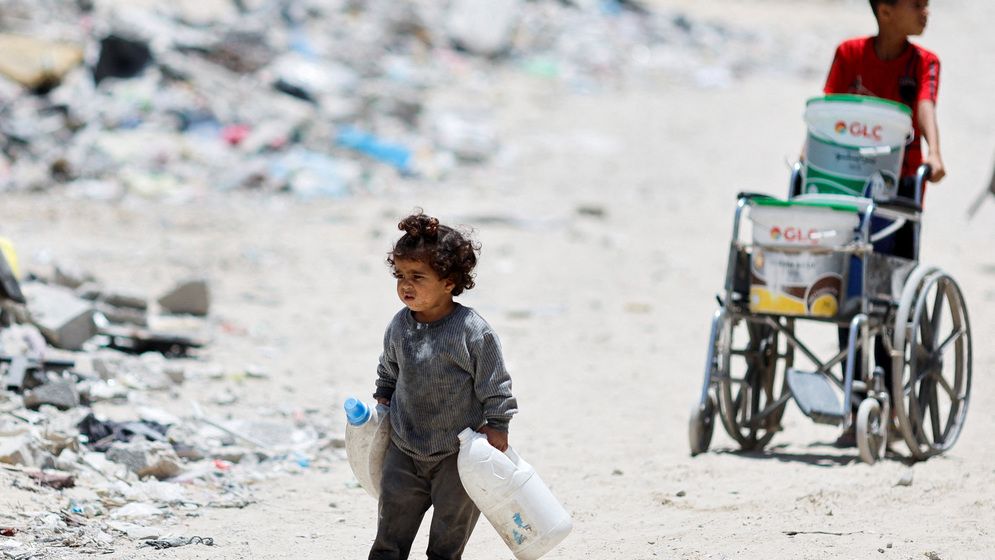 দুর্ভিক্ষের পর তৃষ্ণা: গাজায় এবার পানিকে ‘অস্ত্র’ বানাল ইসরাইল