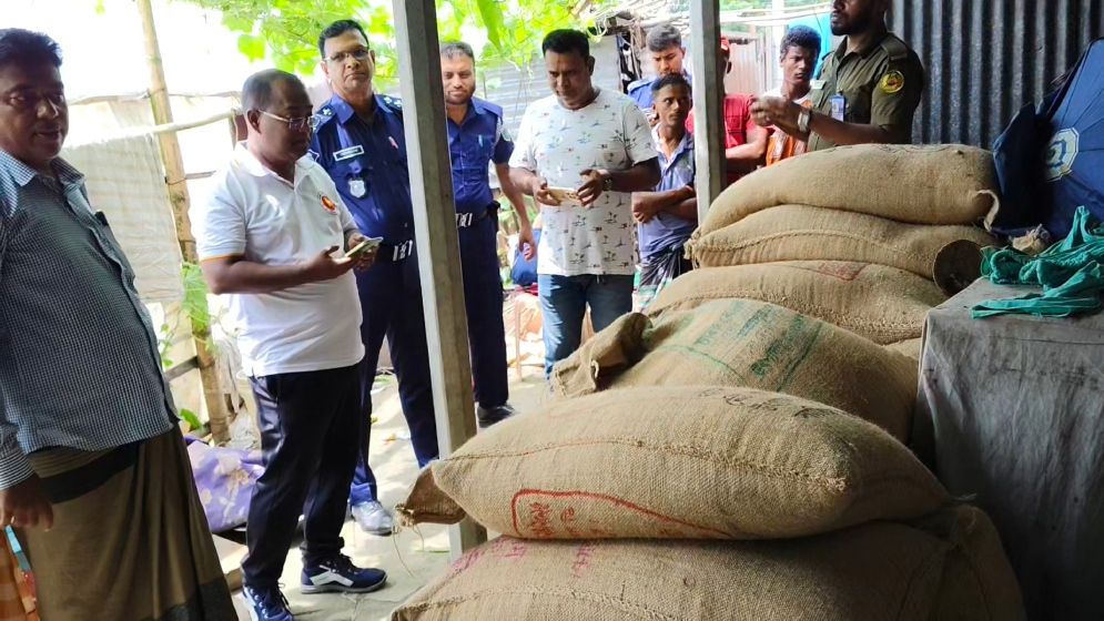 এনায়েতপুরে ৩৫ বস্তা সরকারি চাল উদ্ধার