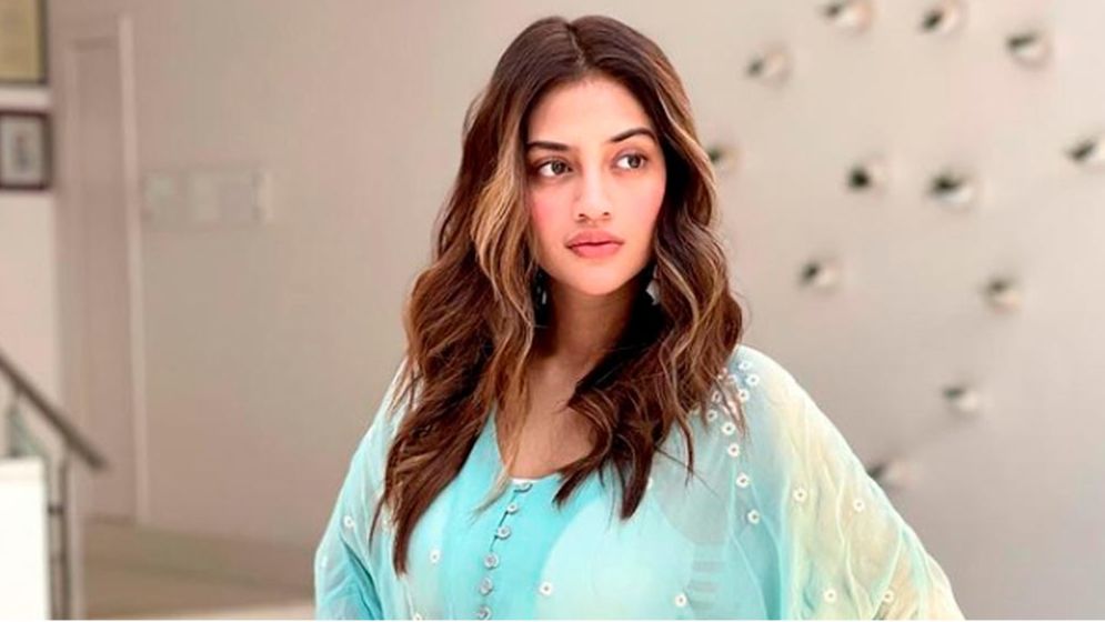 ‘অর্ডার ছাড়া বর্ডারে’ নুসরাতের ঝড়