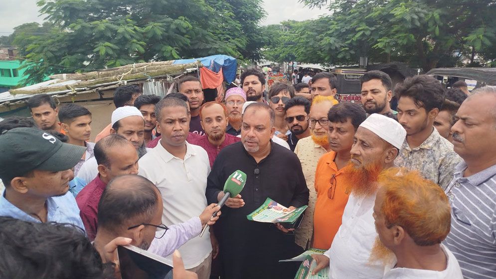 উজিরপুরে রাষ্ট্র কাঠামোর মেরামতে বিএনপির ৩১ দফার লিফলেট বিতরণ