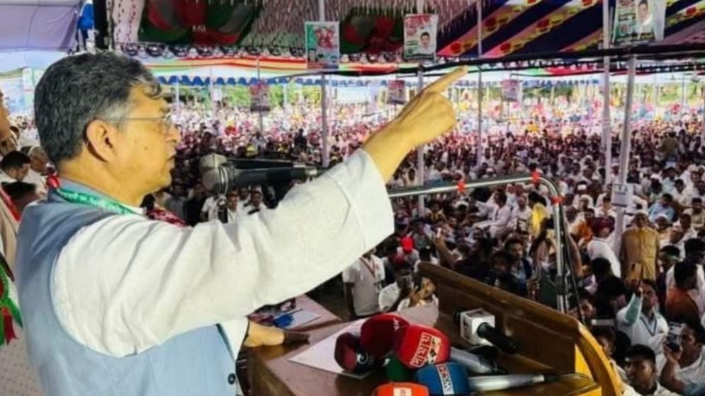 বক্তব্য রাখছেন সালাহউদ্দিন আহমদ। ছবি: যুগান্তর