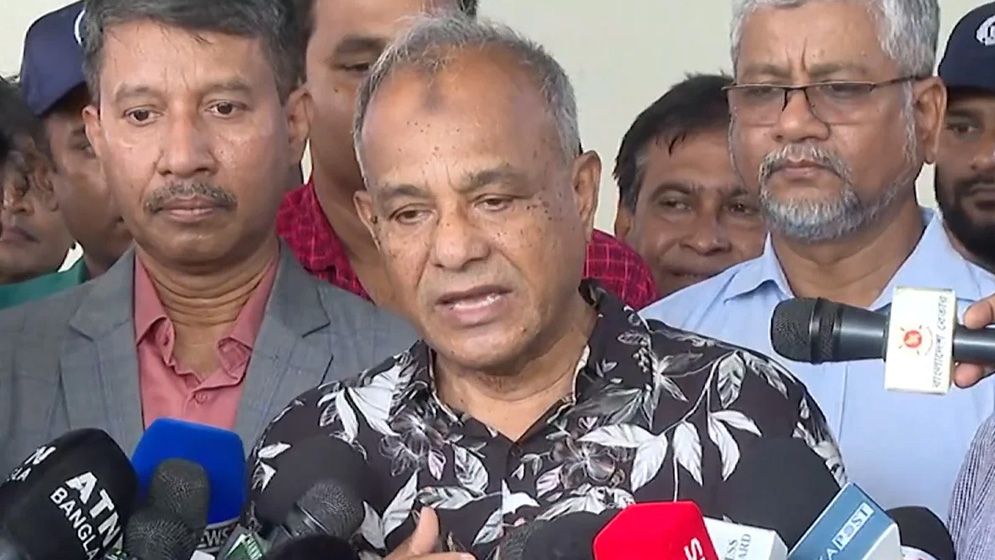 নির্বাচনের আগে লুট হওয়া সব অস্ত্র উদ্ধার করা হবে: স্বরাষ্ট্র উপদেষ্টা