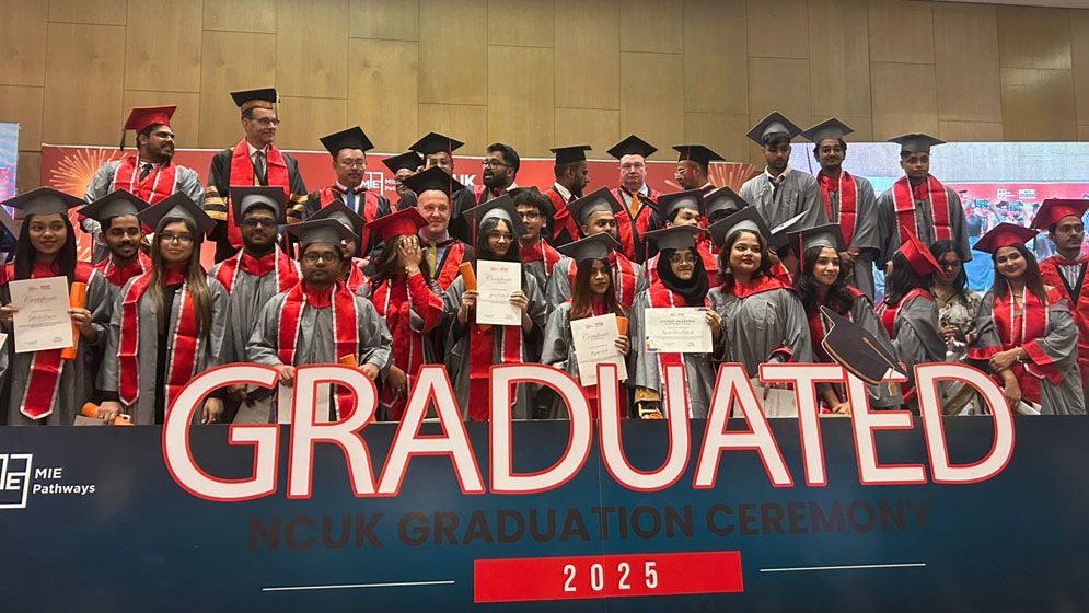 বাংলাদেশে প্রথম এনসিইউকে গ্র্যাজুয়েশন উৎসব