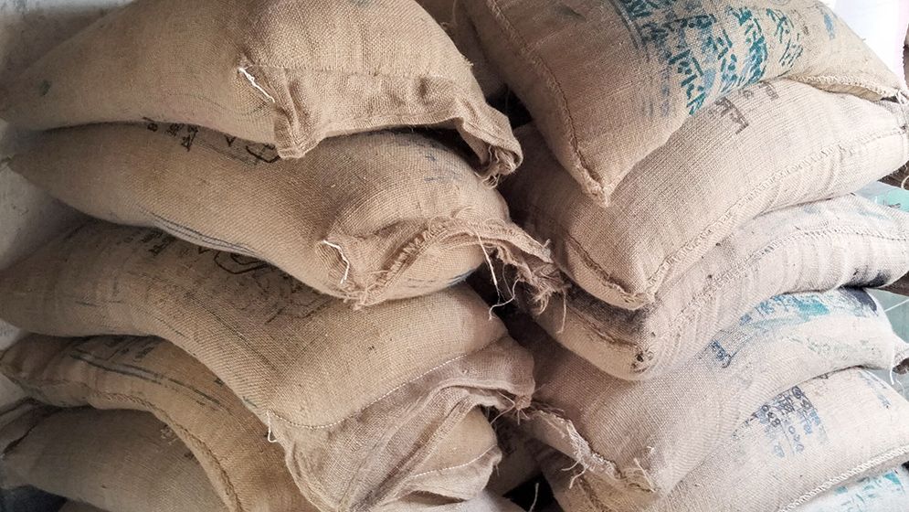 ভ্যানচালকের বাড়িতে মিলল খাদ্যবান্ধব কর্মসূচির দেড় হাজার কেজি চাল