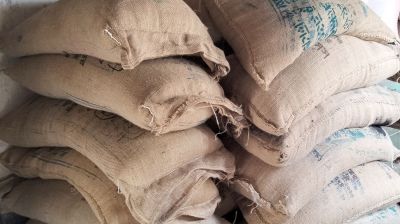 ভ্যানচালকের বাড়িতে মিলল খাদ্যবান্ধব কর্মসূচির দেড় হাজার কেজি চাল