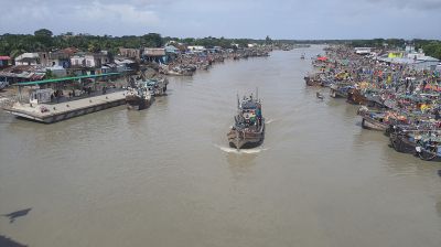 রূপালী ইলিশের সন্ধানে তারা