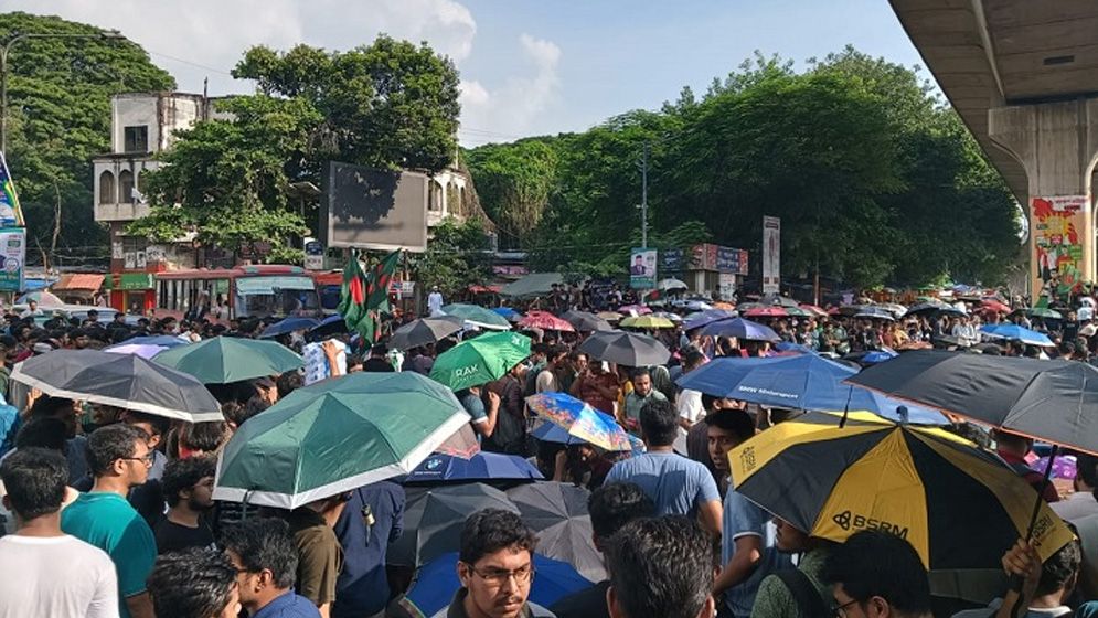 তিন দাবিতে শাহবাগে ‘ব্লকেড অব ইঞ্জিনিয়ার্স’
