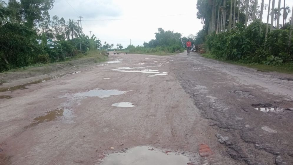 ৩০০ কোটি টাকার কাজ ফেলে ঠিকাদার লাপাত্তা, জনদুর্ভোগ চরমে