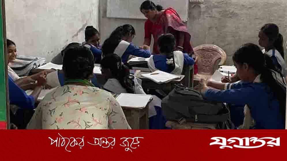 শ্রেণিকক্ষে হাঁটুপানি, ভাড়া করা ঘরে চলছে পাঠদান