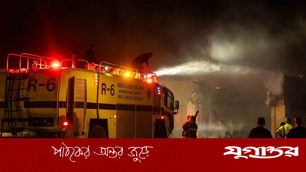 এক রাতে পার্লামেন্ট পুড়ে ছাই