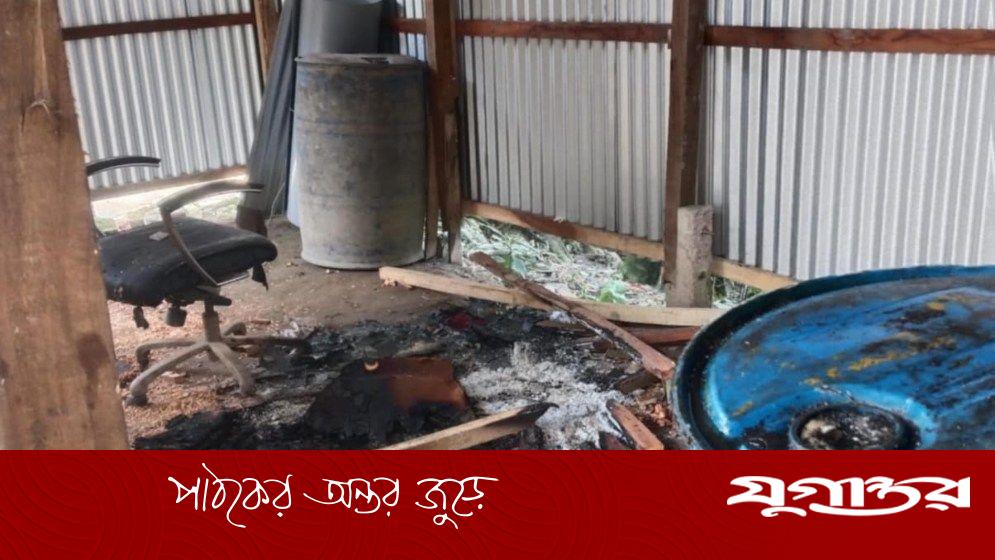 দুর্বৃত্তের দেওয়া আগুনে পুড়ল বিএনপির কার্যালয়