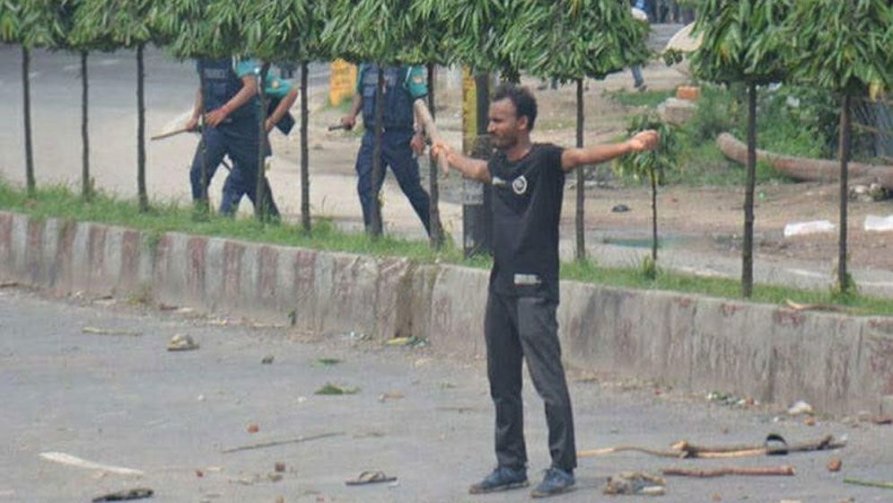 আবু সাঈদ হত্যার বিচার শুরু, ট্রাইব্যুনালে অশ্রুসিক্ত বাবা