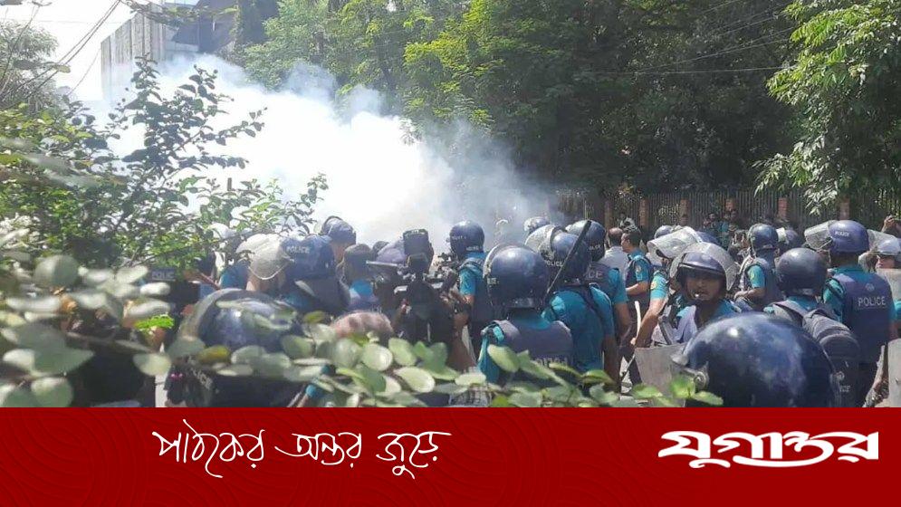 শিক্ষার্থীদের পুলিশের ধাওয়া, সাউন্ড গ্রেনেড নিক্ষেপ