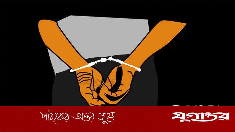 জাতীয় ফুটবল দলের সাবেক খেলোয়াড় অস্ত্রসহ আটক
