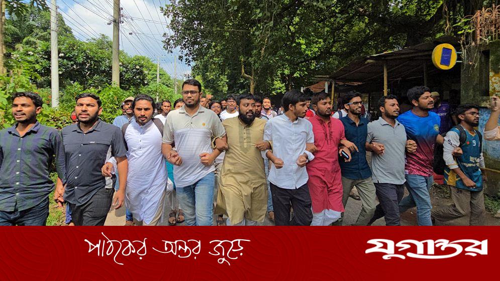 দুর্গাপূজার ছুটির আবহে রাকসু নির্বাচন, ক্ষুব্ধ শিক্ষার্থীরা