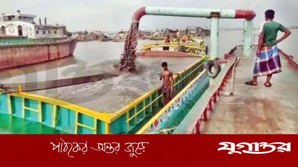 মতলব উত্তরে চলছে বালু লুটের উৎসব
