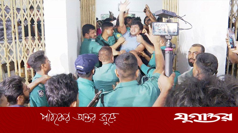 ডাকসু নির্বাচনের স্বতন্ত্র প্রার্থীর বিরুদ্ধে রুমমেটকে ছুরিকাঘাতের অভিযোগ
