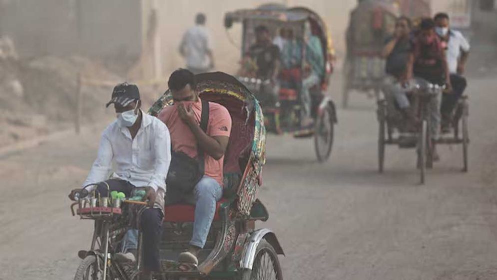 বাংলাদেশিদের গড় আয়ু কমছে সাড়ে ৫ বছর