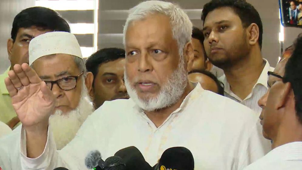 সমাধানের জন্য সময় চাইলেন উপদেষ্টা ফাওজুল কবির