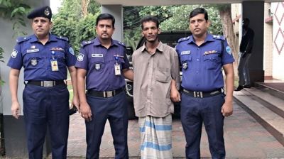 দা দিয়ে প্রথমে ফুফু পরে দাদির গলায় কোপ দিয়ে হত্যা করে সাইফুল