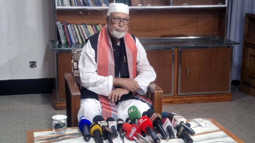 সংবাদ সম্মেলনে বঙ্গবীর কাদের সিদ্দিকী। ছবি: যুগান্তর