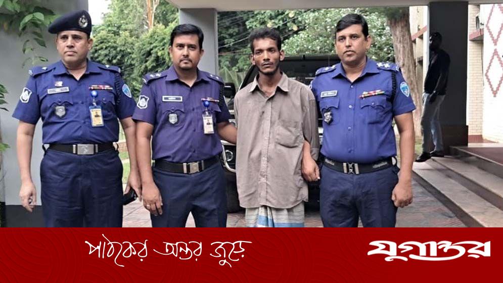 দা দিয়ে প্রথমে ফুফু পরে দাদির গলায় কোপ দিয়ে হত্যা করে সাইফুল