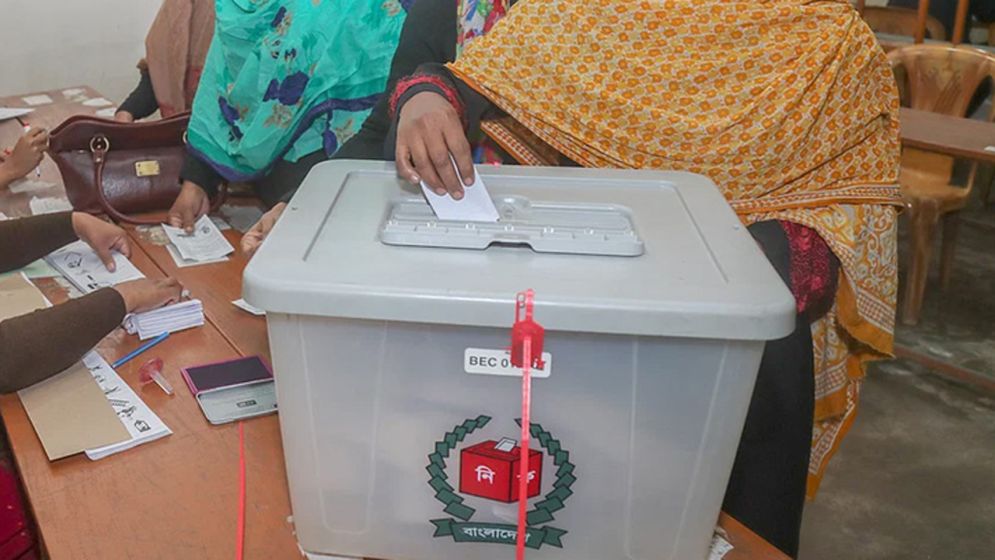 ‘টাকা দিয়ে ভোট কেনা’ : কতটা রটনা, কতটা ঘটনা