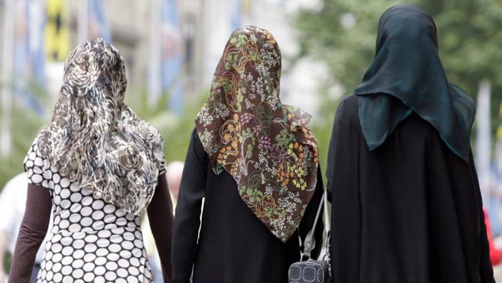 মুখমণ্ডল খোলা রেখে পর্দা, ইসলাম কী বলে?