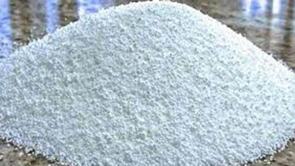 তানোরে সংকট দেখিয়ে দ্বিগুণ দামে সার বিক্রি