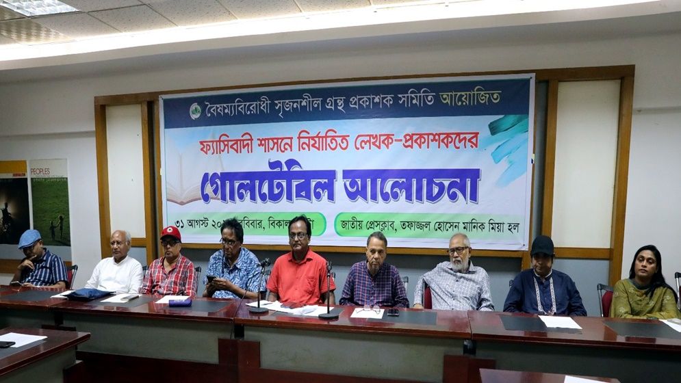 মূলধারার সাহিত্য সংস্কৃতির বিকাশ ও উন্নয়নে কাজ করতে হবে