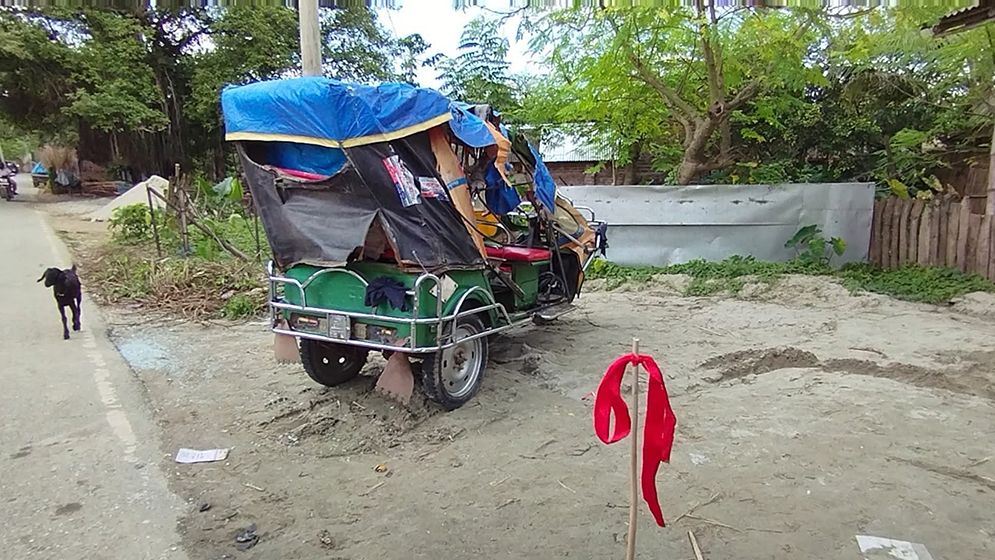 দুই অবৈধ যানের সংঘর্ষে প্রাণ গেল মুয়াজ্জিনের