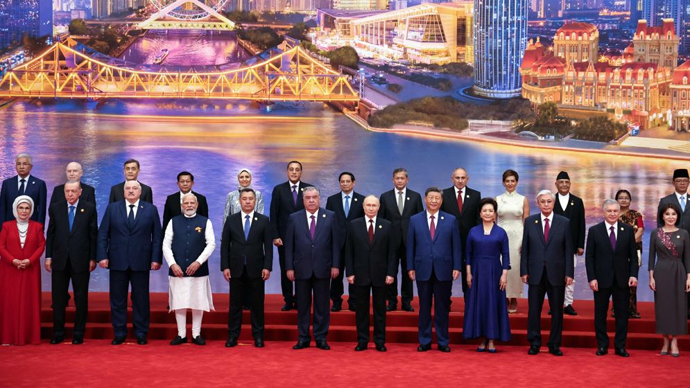 এসসিও সম্মেলন শুরু, চীনের তিয়ানজিনে চাঁদের হাট