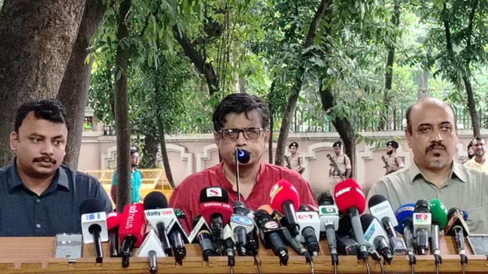 তিন দলের সঙ্গে প্রধান উপদেষ্টার বৈঠক আজ