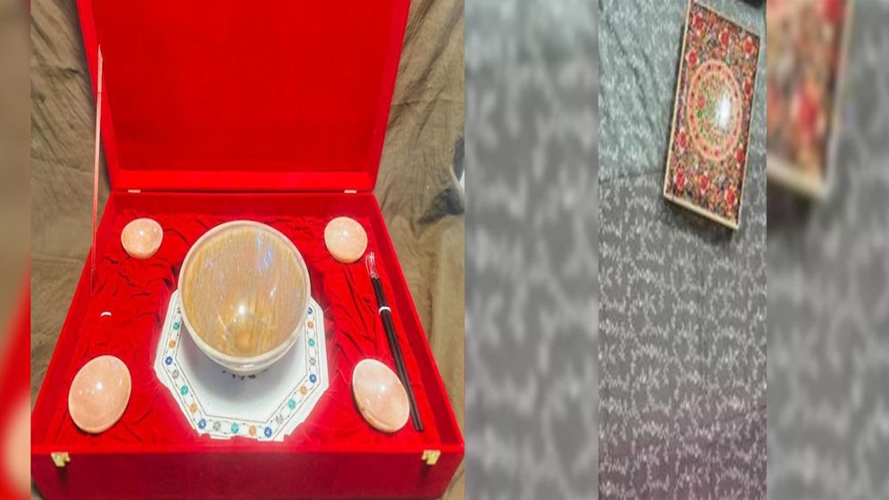 জাপানের প্রধানমন্ত্রীকে কী উপহার দিলেন মোদি?