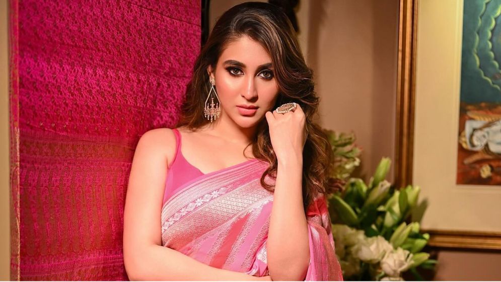 কষ্ট আড়াল করছেন অঙ্কুশের প্রেমিকা ঐন্দ্রিলা?