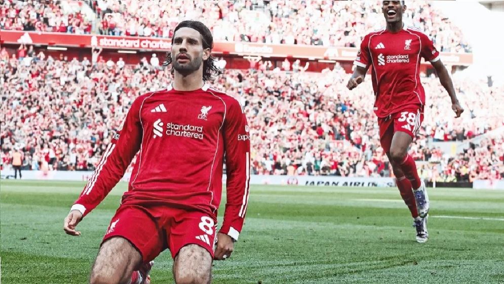 আর্সেনালের রেকর্ড গুঁড়িয়ে শীর্ষে লিভারপুল