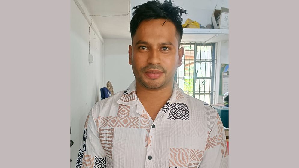 স্কুল-কলেজের শিক্ষার্থীদের ব্ল্যাকমেইল করে ‘মধু চক্র’, মূলহোতা আটক