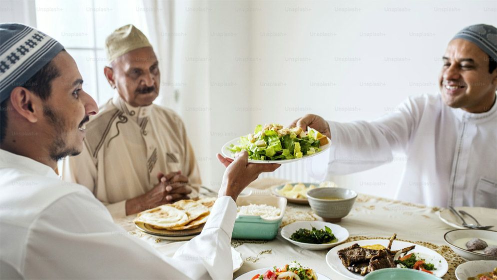 খাবারের সময় সালাম দেওয়া যাবে?