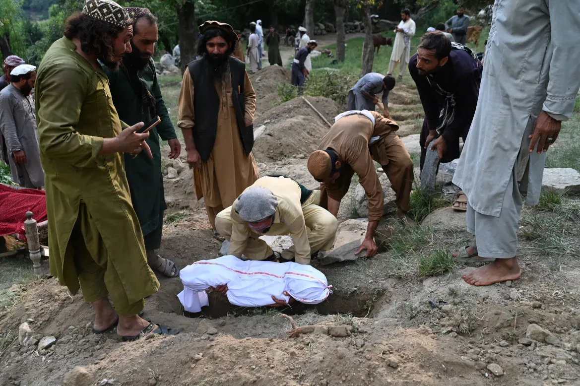 আফগানিস্তানে ভূমিকম্পে মৃতের সংখ্যা বেড়ে ১৪১১, দেখুন ছবিতে