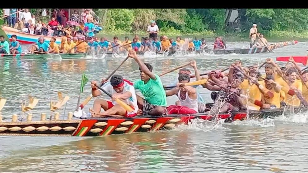 ভাঙ্গায় গ্রামবাংলার ঐতিহ্যবাহী নৌকা বাইচ, বসেছে মেলা