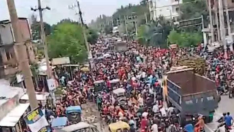 আইনশৃঙ্খলা বাহিনীর সঙ্গে শ্রমিকদের সংঘর্ষে নিহত ১