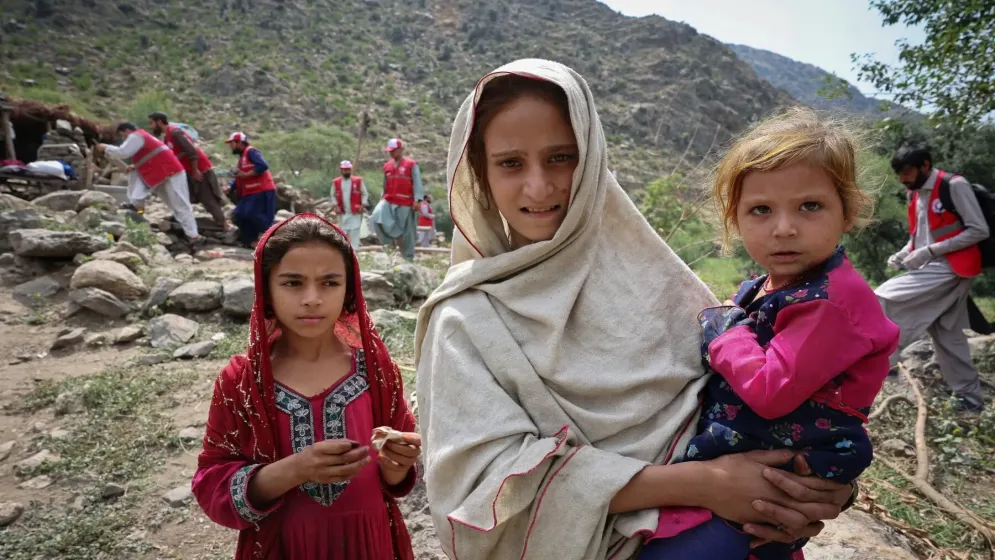 খোলা আকাশের নিচে রাত কাটাচ্ছেন আফগানিস্তানের মানুষরা