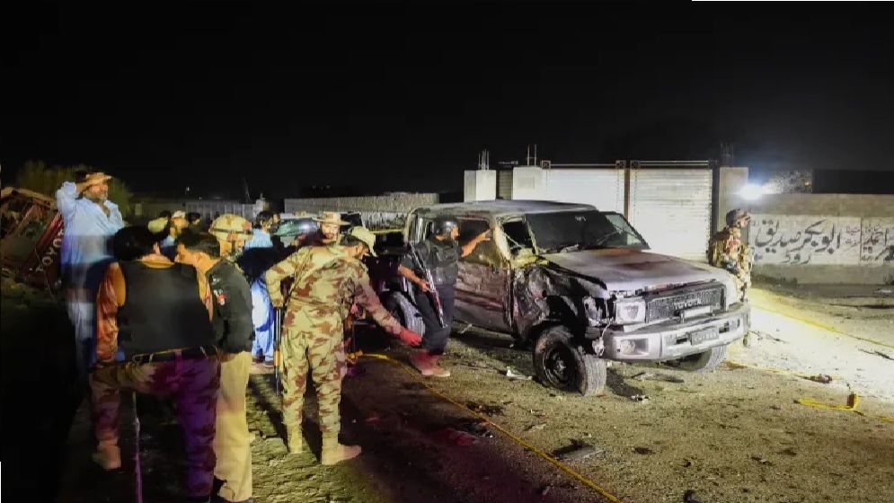 পাকিস্তানে তিন পৃথক সন্ত্রাসী হামলায় সেনাসহ নিহত ২২