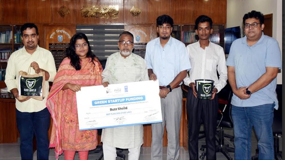 ক্ষতিকর মশার কয়েলের বিকল্প ‘বাজ শিল্ড’