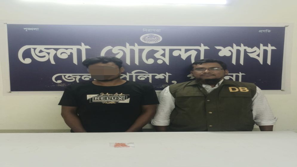 ছবি: ৮৫ পিস ইয়াবাসহ মিলন প্রামানিক (২৮) নামে যুবক গ্রেফতার