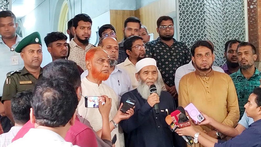 নুরকে দেখতে হাসপাতালে জামায়াত নেতা মুজিবুর