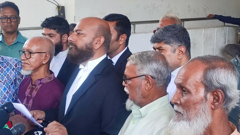 ‘মাথায় বন্দুক ঠেকিয়ে সাঈদীর বিরুদ্ধে মিথ্যা সাক্ষ্য দিতে বাধ্য করা হয়’