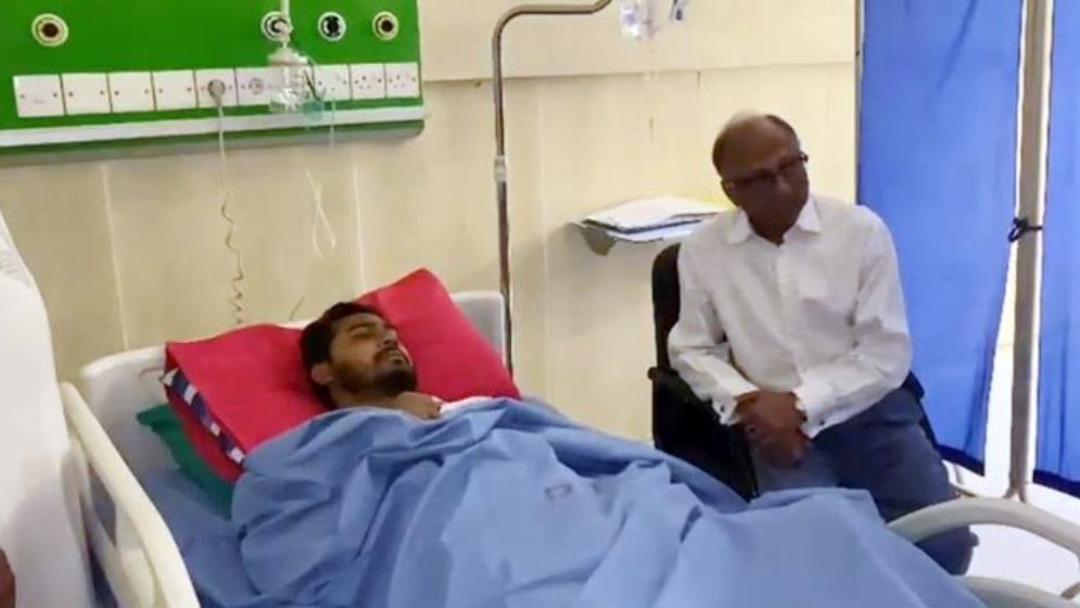 নুরকে দেখতে ঢামেকে আমার দেশ সম্পাদক মাহমুদুর রহমান