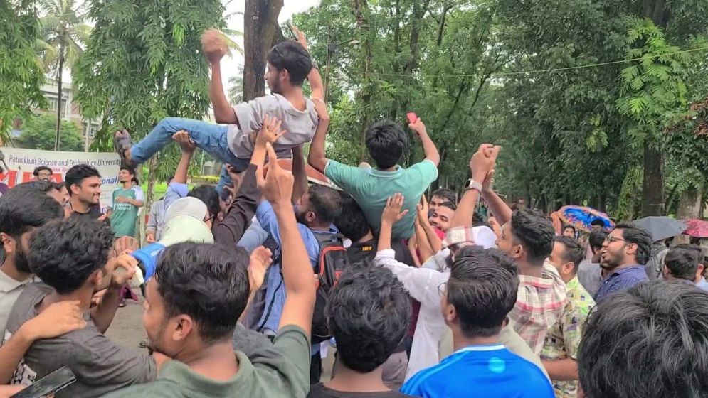 এক মাসের আন্দোলন শেষে পবিপ্রবিতে কম্বাইন্ড ডিগ্রির অনুমোদন